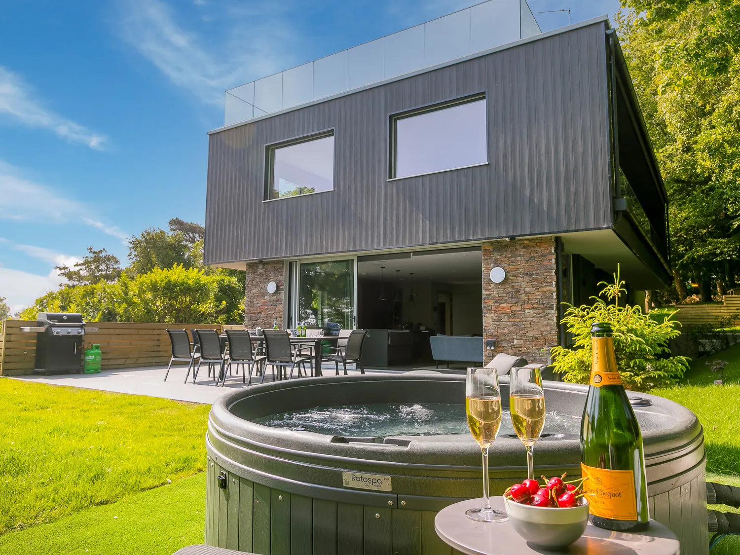 Home with Vintage Charred Cedar Cladding