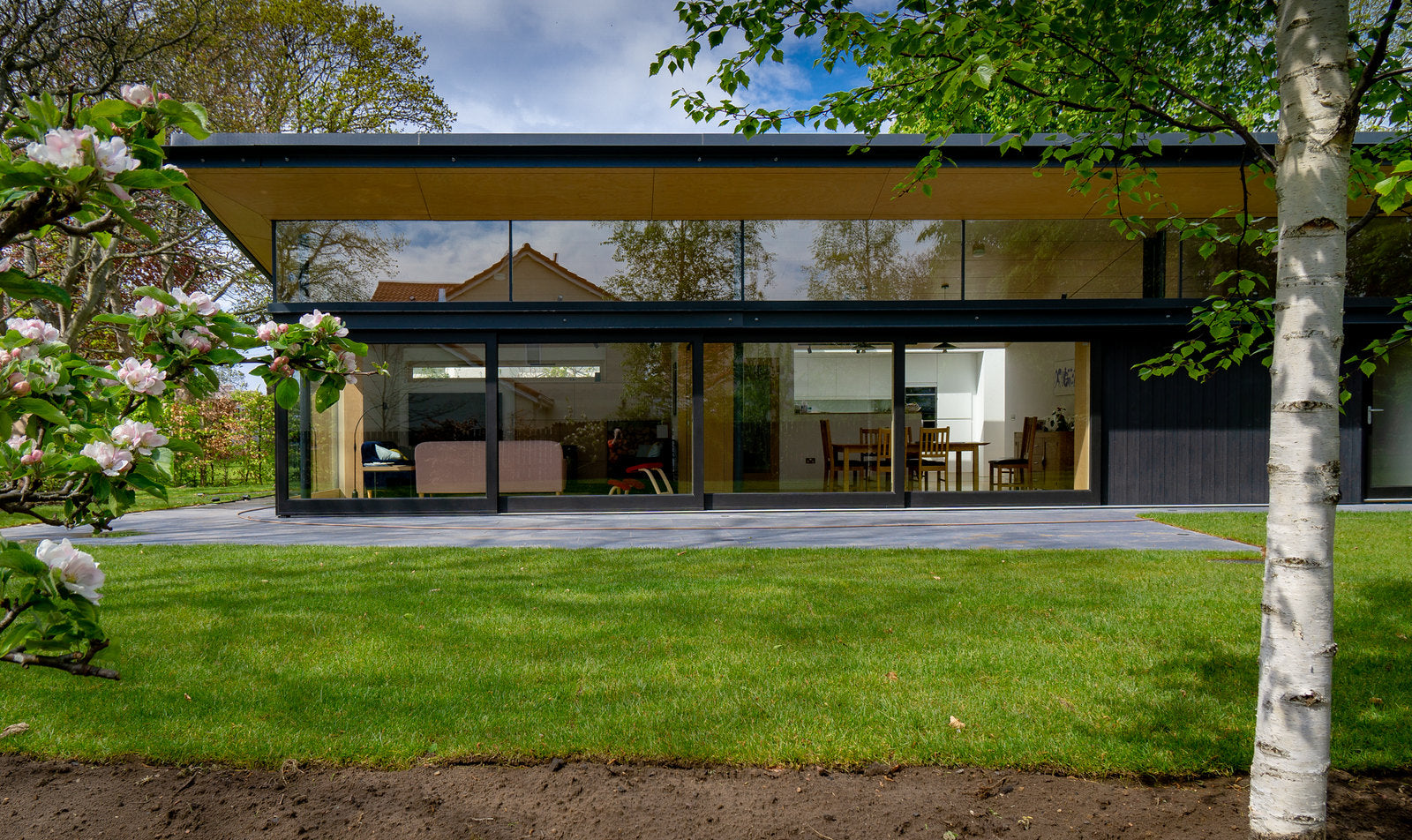 Modern style home with Vintage Charred Cedar cladding by Deckz Composites